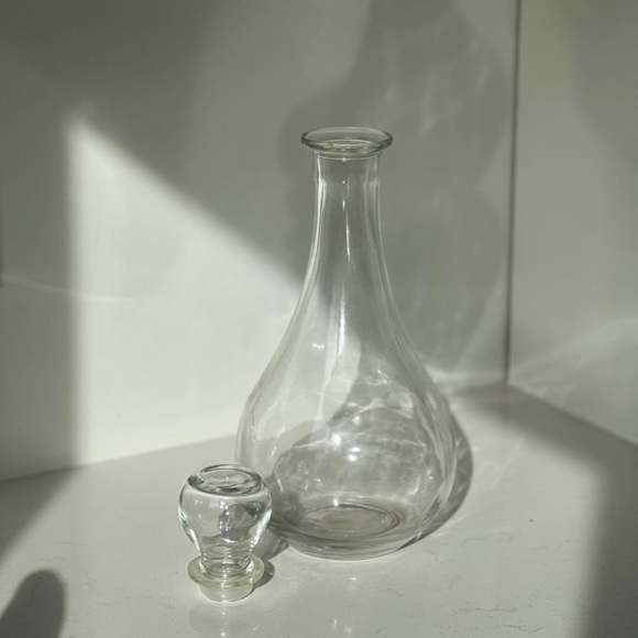 Itlian Clear Glass Vase Bottle Wine Decanter with Stopper - Picture 5 of 6